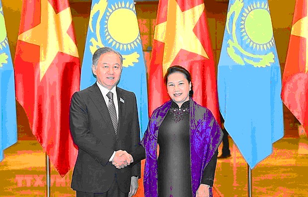 [Nov 19] Parliamentary speakers of Vietnam and Kazakhstan hold talks